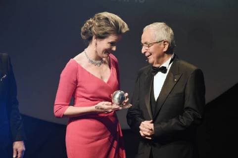 Bilder des Tages Königin Mathilde von Belgien und Klaus Töpfer bei der Verleihung des 10. Deutschen Nachhaltigkeitspreises 2017 im Maritim Hotel. Düsseldorf, 08.12.2017