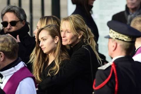 Estelle Lefebure et ses filles NEWS : Hommage popuaire a Johnny Hallyday - Paris - 09 12 2017 JBAutissier Panoramic 