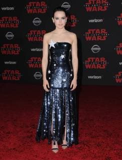 December 9, 2017 - Los Angeles, CA, U.S. - 09 December 2017 - Los Angeles, California - Daisy Ridley. Premiere Of Disney Pictures And Lucasfilm s Star Wars: The Last Jedi held at The Shrine Auditorium in Los Angeles Photo Credit: AdMedia Los Angeles U.S. - ZUMAa123 20171209_zaa_a123_001 Copyright: xBirdiexThompsonx