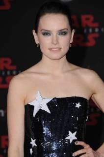 December 9, 2017 - Los Angeles, CA, U.S. - 09 December 2017 - Los Angeles, California - Daisy Ridley. Premiere Of Disney Pictures And Lucasfilm s Star Wars: The Last Jedi held at The Shrine Auditorium in Los Angeles Photo Credit: AdMedia Los Angeles U.S. - ZUMAa123 20171209_zaa_a123_002 Copyright: xBirdiexThompsonx