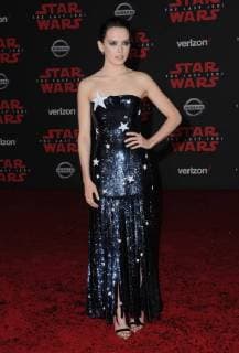 December 9, 2017 - Los Angeles, CA, U.S. - 09 December 2017 - Los Angeles, California - Daisy Ridley. Premiere Of Disney Pictures And Lucasfilm s Star Wars: The Last Jedi held at The Shrine Auditorium in Los Angeles Photo Credit: AdMedia Los Angeles U.S. - ZUMAa123 20171209_zaa_a123_006 Copyright: xBirdiexThompsonx