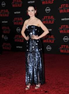 December 9, 2017 - Los Angeles, CA, U.S. - 09 December 2017 - Los Angeles, California - Daisy Ridley. Premiere Of Disney Pictures And Lucasfilm s Star Wars: The Last Jedi held at The Shrine Auditorium in Los Angeles Photo Credit: AdMedia Los Angeles U.S. - ZUMAa123 20171209_zaa_a123_007 Copyright: xBirdiexThompsonx