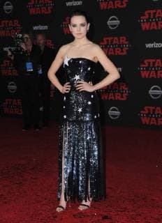 December 9, 2017 - Los Angeles, CA, U.S. - 09 December 2017 - Los Angeles, California - Daisy Ridley. Premiere Of Disney Pictures And Lucasfilm s Star Wars: The Last Jedi held at The Shrine Auditorium in Los Angeles Photo Credit: AdMedia Los Angeles U.S. - ZUMAa123 20171209_zaa_a123_009 Copyright: xBirdiexThompsonx