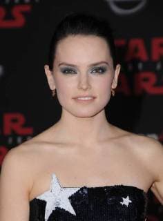 December 9, 2017 - Los Angeles, CA, U.S. - 09 December 2017 - Los Angeles, California - Daisy Ridley. Premiere Of Disney Pictures And Lucasfilm s Star Wars: The Last Jedi held at The Shrine Auditorium in Los Angeles Photo Credit: AdMedia Los Angeles U.S. - ZUMAa123 20171209_zaa_a123_011 Copyright: xBirdiexThompsonx