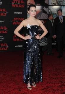December 9, 2017 - Los Angeles, CA, U.S. - 09 December 2017 - Los Angeles, California - Daisy Ridley. Premiere Of Disney Pictures And Lucasfilm s Star Wars: The Last Jedi held at The Shrine Auditorium in Los Angeles Photo Credit: AdMedia Los Angeles U.S. - ZUMAa123 20171209_zaa_a123_013 Copyright: xBirdiexThompsonx