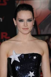 December 9, 2017 - Los Angeles, CA, U.S. - 09 December 2017 - Los Angeles, California - Daisy Ridley. Premiere Of Disney Pictures And Lucasfilm s Star Wars: The Last Jedi held at The Shrine Auditorium in Los Angeles Photo Credit: AdMedia Los Angeles U.S. - ZUMAa123 20171209_zaa_a123_017 Copyright: xBirdiexThompsonx