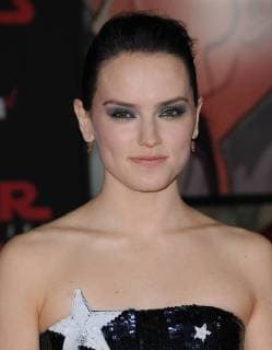 December 9, 2017 - Los Angeles, CA, U.S. - 09 December 2017 - Los Angeles, California - Daisy Ridley. Premiere Of Disney Pictures And Lucasfilm s Star Wars: The Last Jedi held at The Shrine Auditorium in Los Angeles Photo Credit: AdMedia Los Angeles U.S. - ZUMAa123 20171209_zaa_a123_022 Copyright: xBirdiexThompsonx