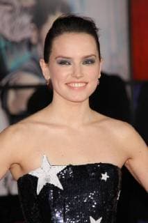 Daisy Ridley at the World Premiere of Lucasfilm s Star Wars: The Last Jedi held at the Shrine Auditorium in Los Angeles, CA, December 9, 2017.  Copyright: xJosephxMartinezx 33492_010JM