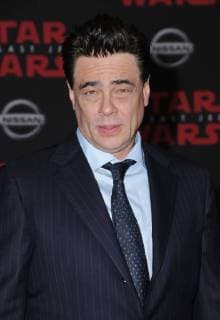 December 9, 2017 - Los Angeles, CA, U.S. - 09 December 2017 - Los Angeles, California - Benicio Del Toro. Premiere Of Disney Pictures And Lucasfilm s Star Wars: The Last Jedi held at The Shrine Auditorium in Los Angeles Photo Credit: AdMedia Los Angeles U.S. - ZUMAa123 20171209_zaa_a123_077 Copyright: xBirdiexThompsonx