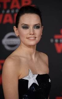 Cast member Daisy Ridley attends the premiere of the sci-fi motion picture fantasy Star Wars: The Last Jedi at the Shrine Auditorium in Los Angeles on December 9, 2017. Storyline: Having taken her first steps into the Jedi world, Rey joins Luke Skywalker on an adventure with Leia, Finn and Poe that unlocks mysteries of the Force and secrets of the past.  LAP2017120903 JIMxRUYMEN