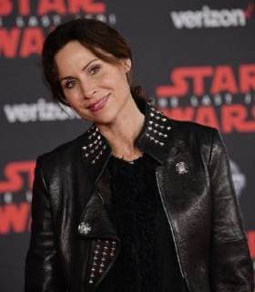 Actress Minnie Driver attends the premiere of the sci-fi motion picture fantasy Star Wars: The Last Jedi at the Shrine Auditorium in Los Angeles on December 9, 2017. Storyline: Having taken her first steps into the Jedi world, Rey joins Luke Skywalker on an adventure with Leia, Finn and Poe that unlocks mysteries of the Force and secrets of the past.  LAP2017120948 JIMxRUYMEN