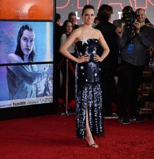 Cast member Daisy Ridley attends the premiere of the sci-fi motion picture fantasy Star Wars: The Last Jedi at the Shrine Auditorium in Los Angeles on December 9, 2017. Storyline: Having taken her first steps into the Jedi world, Rey joins Luke Skywalker on an adventure with Leia, Finn and Poe that unlocks mysteries of the Force and secrets of the past.  LAP2017120907 JIMxRUYMEN