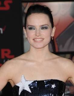 Premiere Of Disney Pictures And Lucasfilm s Star Wars: The Last Jedi a Los Angeles. 09 December 2017 - Los Angeles, California - Daisy Ridley. Premiere Of Disney Pictures And Lucasfilm s Star Wars: The Last Jedi held at The Shrine Auditorium in Los Angeles Photo Credit: Birdie Thompson AdMedia 222910 2017-12-09 CA Los Angeles Etats-Unis  Copyright: xAdMediax STAR_222910_005