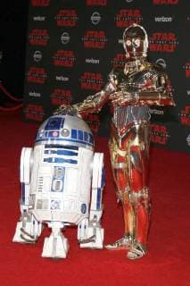 R2-D2 und C-3PO bei der Star Wars: The Last Jedi Film Premiere am 9.12.2017 in Los Angeles Star Wars: The Last Jedi World Premiere in Los Angeles, 2017