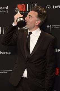 William Oldroyd mit dem Preis für den besten Erstlingsfilm Lady Macbeth bei der Verleihung des 30. Europäischen Filmpreises 2017 im Haus der Berliner Festspiele. Berlin, 09.12.2017