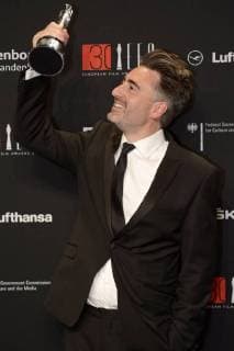 William Oldroyd mit dem Preis für den besten Erstlingsfilm Lady Macbeth bei der Verleihung des 30. Europäischen Filmpreises 2017 im Haus der Berliner Festspiele. Berlin, 09.12.2017