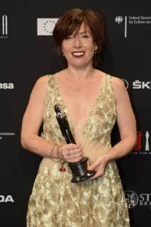 Katarzyna Lewinska mit dem Preis für das beste Kostümbild in Pokot Die Spur bei der Verleihung des 30. Europäischen Filmpreises 2017 im Haus der Berliner Festspiele. Berlin, 09.12.2017