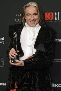 Leendert van Nimwegen mit dem Preis für das beste Make-up in Brimstone bei der Verleihung des 30. Europäischen Filmpreises 2017 im Haus der Berliner Festspiele. Berlin, 09.12.2017