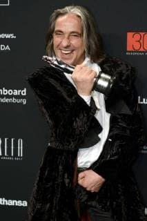 Leendert van Nimwegen mit dem Preis für das beste Make-up in Brimstone bei der Verleihung des 30. Europäischen Filmpreises 2017 im Haus der Berliner Festspiele. Berlin, 09.12.2017