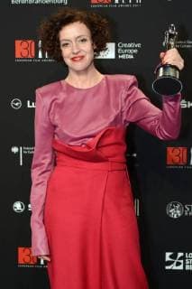 Maria Schrader mit dem Publikumspreis für die Regie bei Vor der Morgenröte bei der Verleihung des 30. Europäischen Filmpreises 2017 im Haus der Berliner Festspiele. Berlin, 09.12.2017
