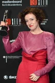 Maria Schrader mit dem Publikumspreis für die Regie bei Vor der Morgenröte bei der Verleihung des 30. Europäischen Filmpreises 2017 im Haus der Berliner Festspiele. Berlin, 09.12.2017