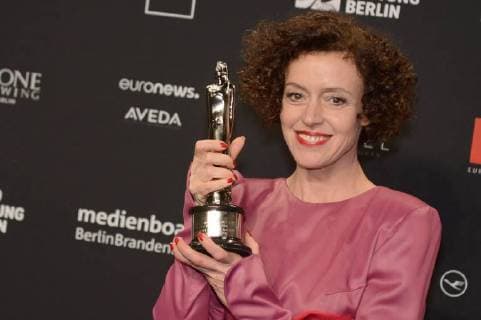 Maria Schrader mit dem Publikumspreis für die Regie bei Vor der Morgenröte bei der Verleihung des 30. Europäischen Filmpreises 2017 im Haus der Berliner Festspiele. Berlin, 09.12.2017