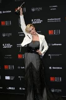Alexandra Borbely mit dem Preis für die besten Schauspielerin in Testrol es lelekrol Körper und Seele bei der Verleihung des 30. Europäischen Filmpreises 2017 im Haus der Berliner Festspiele. Berlin, 09.12.2017
