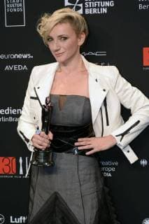 Alexandra Borbely mit dem Preis für die besten Schauspielerin in Testrol es lelekrol Körper und Seele bei der Verleihung des 30. Europäischen Filmpreises 2017 im Haus der Berliner Festspiele. Berlin, 09.12.2017
