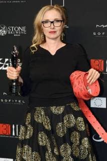 Julie Delpy mit dem Preis für die beste europäische Leistung im Weltkino bei der Verleihung des 30. Europäischen Filmpreises 2017 im Haus der Berliner Festspiele. Berlin, 09.12.2017