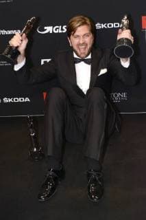 Ruben Östlund mit den Preisen für die beste Regie, die beste europäische Komödie und den besten europäischen Film The Square bei der Verleihung des 30. Europäischen Filmpreises 2017 im Haus der Berliner Festspiele. Berlin, 09.12.2017