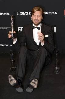 Ruben Östlund mit den Preisen für die beste Regie, die beste europäische Komödie und den besten europäischen Film The Square bei der Verleihung des 30. Europäischen Filmpreises 2017 im Haus der Berliner Festspiele. Berlin, 09.12.2017