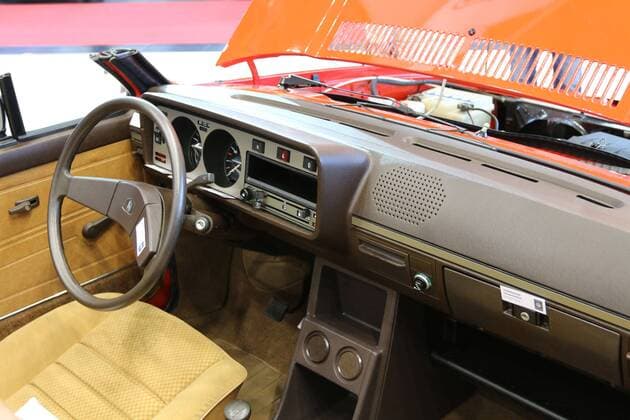 Bilder des Tages Innenraum Cockpit Armaturenbrett des VW Golf 1 Schnittmodell (Baujahr 1975 mit GLS Innenausstattung aus dem Modelljahr 1978, Farbe: Marsrot), Retro Classics Bavaria (08. - 10.12.2017). NürnbergMesse, Retro Messen, Messe, Oldtimer Oldtimermesse klassische Autos Autoausstellung, Nürnberg (D).