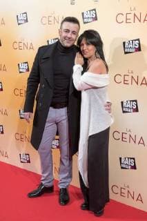 Cristina del Valle mit Begleitung bei der Premiere des Kinofilms La cena The Dinner im Cine Vapitol. Madrid, 11.12.2017 Cristina del Valle mit Begleitung