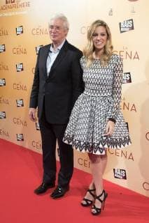 Richard Gere mit Freundin Alejandra Silva bei der Premiere des Kinofilms La cena The Dinner im Cine Vapitol. Madrid, 11.12.2017 Richard Gere mit Freundin Alejandra Silva