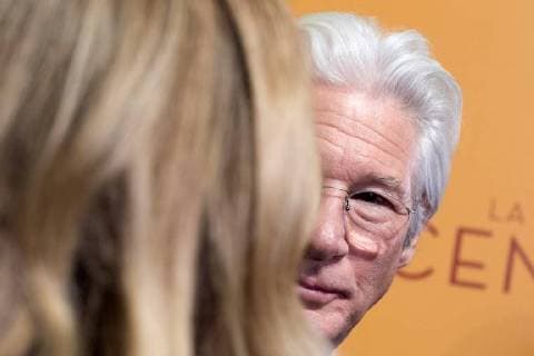 Richard Gere mit Freundin Alejandra Silva bei der Premiere des Kinofilms La cena The Dinner im Cine Vapitol. Madrid, 11.12.2017 Richard Gere mit Freundin Alejandra Silva