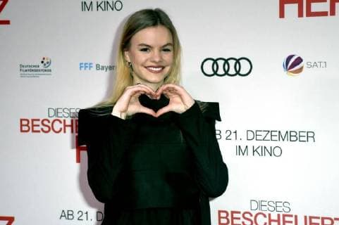 Sophia Schober bei der Premiere des Kinofilms Dieses bescheuerte Herz im Mathäser Filmpalast. München, 11.12.2017