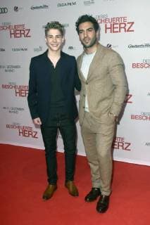 Philip Noah Schwarz und Elyas M Barek bei der Premiere des Kinofilms Dieses bescheuerte Herz im Mathäser Filmpalast. München, 11.12.2017