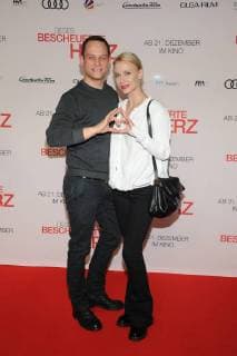 Vinzenz Kiefer mit Ehefrau Masha Tokareva Special Screening zur Premiere von dieses bescheuerte Herz, nach einer wahren Geschichte im Kino Zoo Palast in Berlinam 12.12.2017