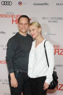 Vinzenz Kiefer mit Ehefrau Masha Tokareva Special Screening zur Premiere von dieses bescheuerte Herz, nach einer wahren Geschichte im Kino Zoo Palast in Berlinam 12.12.2017