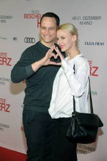 Vinzenz Kiefer mit Ehefrau Masha Tokareva Special Screening zur Premiere von dieses bescheuerte Herz, nach einer wahren Geschichte im Kino Zoo Palast in Berlinam 12.12.2017