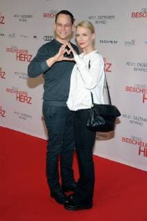 Vinzenz Kiefer mit Ehefrau Masha Tokareva Special Screening zur Premiere von dieses bescheuerte Herz, nach einer wahren Geschichte im Kino Zoo Palast in Berlinam 12.12.2017
