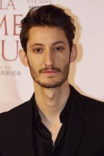 La Promesse de l Aube Premiere in Paris Pierre Niney CELEBRITES : Avant Premiere la Promesse de l Aube - Paris - 12 12 2017 MichaelBaucher Panoramic 