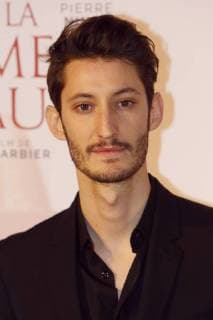 La Promesse de l Aube Premiere in Paris Pierre Niney CELEBRITES : Avant Premiere la Promesse de l Aube - Paris - 12 12 2017 MichaelBaucher Panoramic 