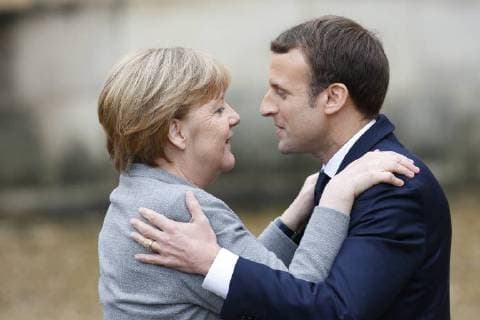 Bilder des Tages Macron, Merkel und Sahel-Länder beraten über Anti-Terror-Kampf Angela Merkel - Emmanuel Macron NEWS : Reunion de soutien au G5 Sahel - La Celle Saint Cloud - 13 12 2017 MichaelBaucher Panoramic 