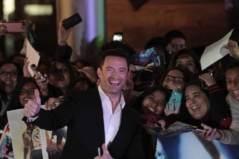Premiere von The Greatest Showman in Mexiko-Stadt Australian Actor Hugh Jackman greets during the red carpet of the movie The Greatest Showan , in Mexico City, Mexico, 13 December 2017. Red carpet from the movie The Greatest Showman in Mexico !ACHTUNG: NUR REDAKTIONELLE NUTZUNG!  Copyright: xMarioxGuzmánx MEX22 20171214-636488215370361942