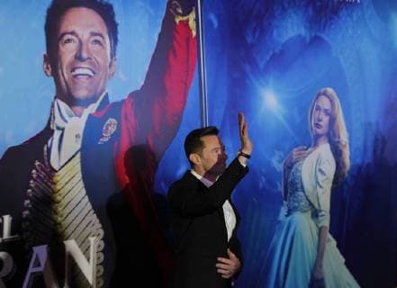 Premiere von The Greatest Showman in Mexiko-Stadt Australian Actor Hugh Jackman greets during the red carpet of the movie The Greatest Showan , in Mexico City, Mexico, 13 December 2017. Red carpet from the movie The Greatest Showman in Mexico !ACHTUNG: NUR REDAKTIONELLE NUTZUNG!  Copyright: xMarioxGuzmánx MEX22 20171214-636488215395945942