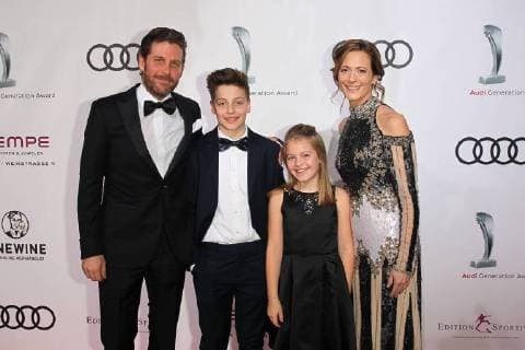 Philip Greffenius mit Ehefrau Evelyne und Kinder Thomas, Chiara, Audi Generation Award 2017 im Hotel Bayerischer Hof in Muenchen am 13.12.2017