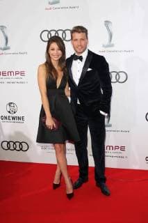 Raœl Richter mit Begleitung, Audi Generation Award 2017 im Hotel Bayerischer Hof in Muenchen am 13.12.2017