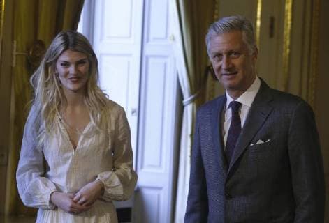 Emma Bale and King Philippe - Filip of Belgium pictured during the award ceremony of Belgodyssee at Royal Palace, Thursday 14 December 2017 in Brussels.  NICOLASxMAETERLINCK 05218694