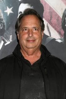 LOS ANGELES - DEC 14: Jon Lovitz at the Hostiles Premiere at Samuel Goldwyn Theater, The Academy of Motion Picture Arts and Sciences on December 14, 2017 in Beverly Hills, CA  Copyright: xKathyxHutchinsx xIPAx xHutchinsxPhotox